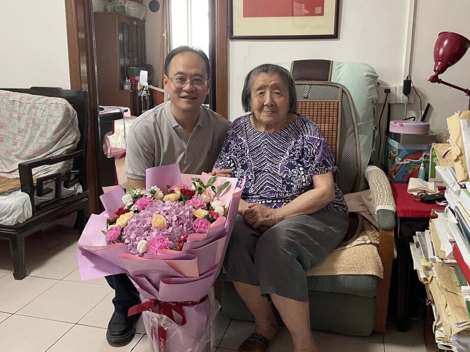 曹彬主委：30年后“师生接力”……您说的话，学生记住了！