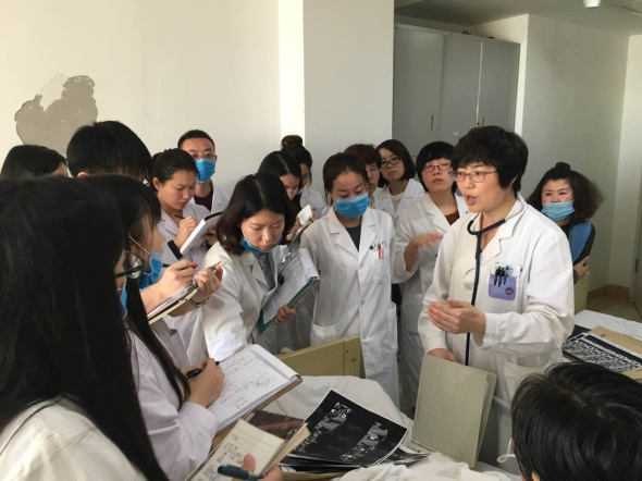 王玮主任：我们在国内率先建立了睡眠呼吸实验室……天天熬夜守着患者进行监测，愈发了解睡眠呼吸障碍的隐匿性和危害